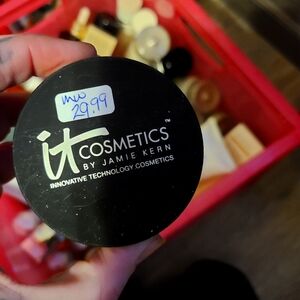 It cosmetics translucent powder